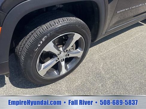Used 2023 Jeep Grand Cherokee L Limited w/ Trailer Tow Group (B) AWD/4WD image 13