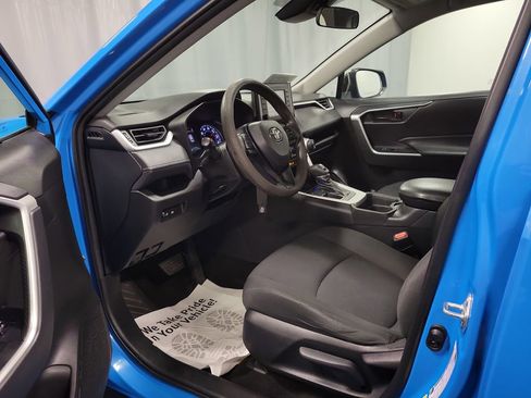 Used 2021 Toyota RAV4 LE image 12