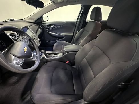 Used 2019 Chevrolet Malibu LT FWD image 3
