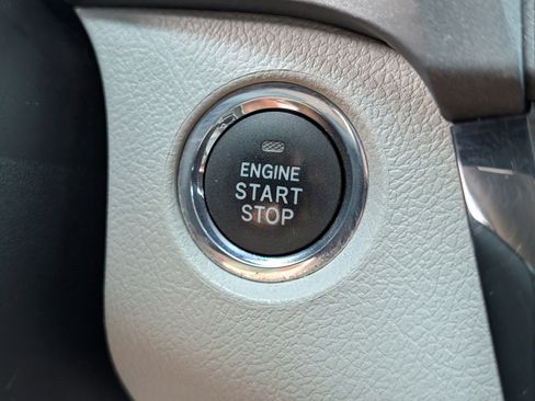 Used 2018 Toyota Sienna XLE image 17