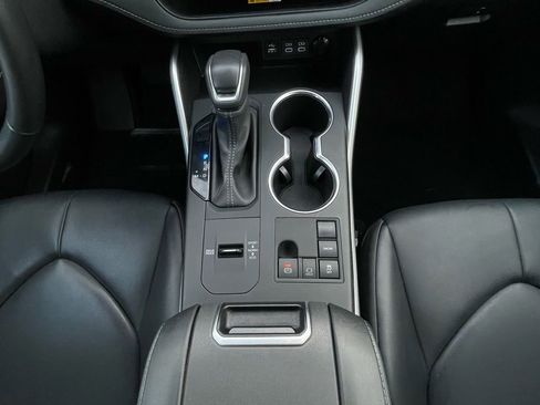 Used 2024 Toyota Highlander XLE image 21