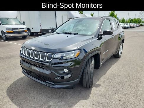 Used 2022 Jeep Compass Latitude FWD image 3