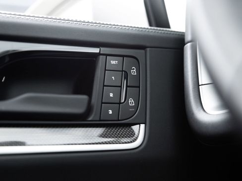 Certified 2026 Porsche Cayenne Turbo AWD/4WD image 19