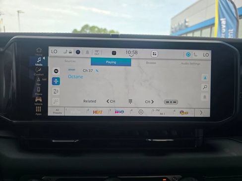 Used 2024 Jeep Wrangler Unlimited Sahara w/ Technology Group AWD/4WD image 19