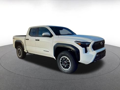 Used 2025 Toyota Tacoma TRD Off-Road image 4