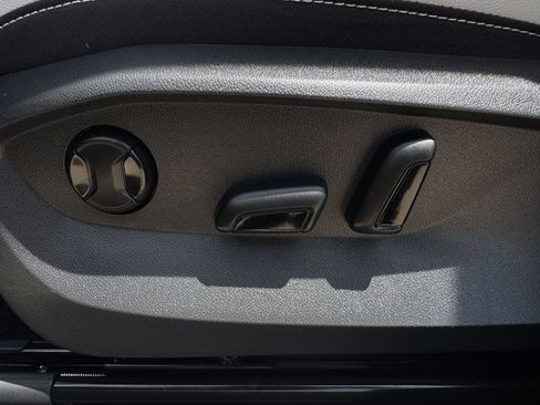 New 2025 Volkswagen Taos SE FWD image 26