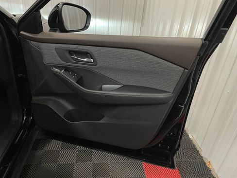 Used 2021 Nissan Rogue SV AWD/4WD image 39
