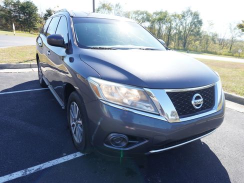 Used 2013 Nissan Pathfinder SV image 4