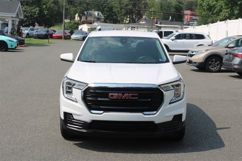 Used 2022 GMC Terrain SLE FWD image 3