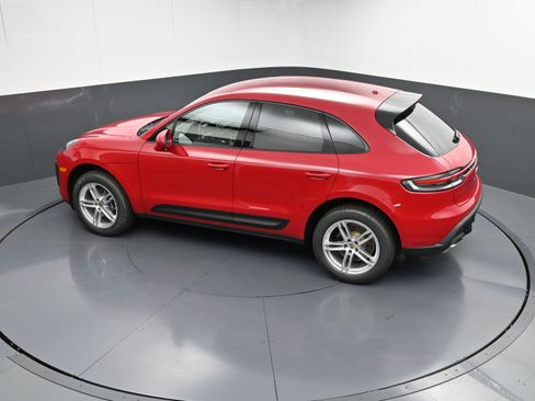 Certified 2025 Porsche Macan image 33