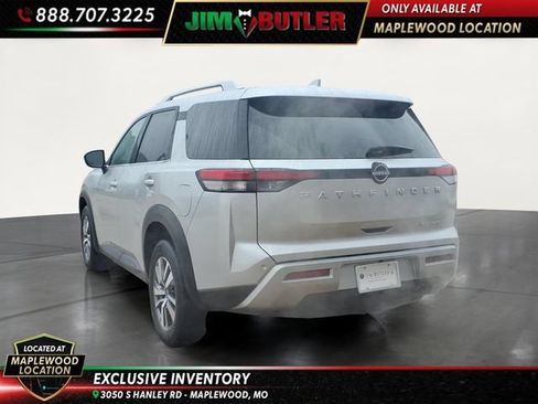 Used 2025 Nissan Pathfinder SL AWD/4WD image 2