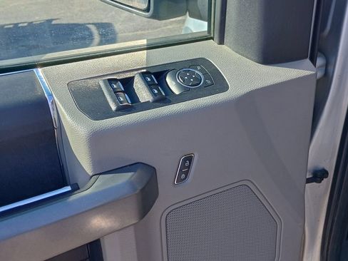 Used 2018 Ford F150 XLT image 12