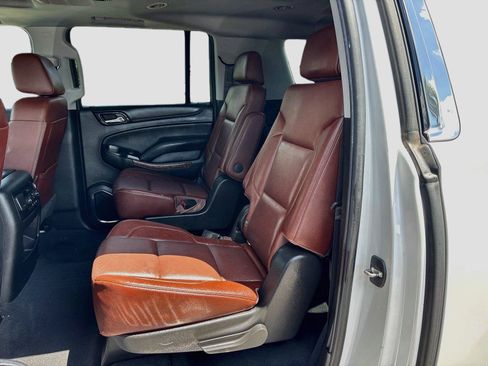 Used 2019 Chevrolet Suburban Premier w/ Premier Plus Edition AWD/4WD image 25