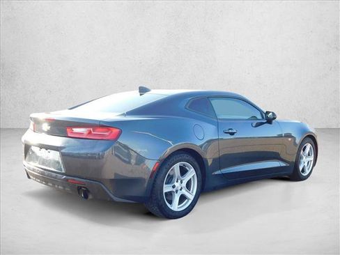 Used 2017 Chevrolet Camaro LT RWD image 5