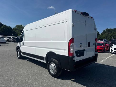 Used 2025 RAM ProMaster 2500 w/ Convenience Group FWD image 3