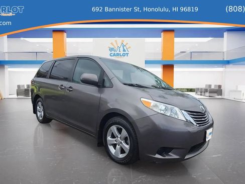 Used 2015 Toyota Sienna LE FWD image 13