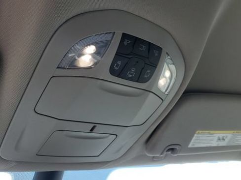 Certified 2023 Chrysler Pacifica Touring-L FWD image 18