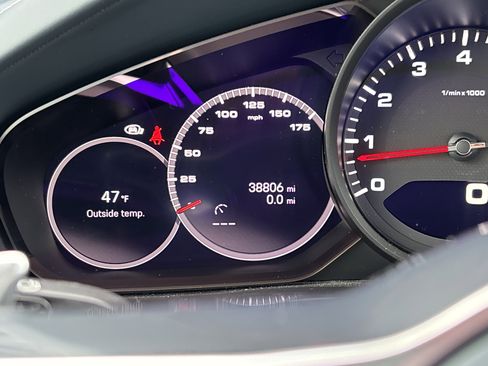 Used 2022 Porsche Cayenne image 17