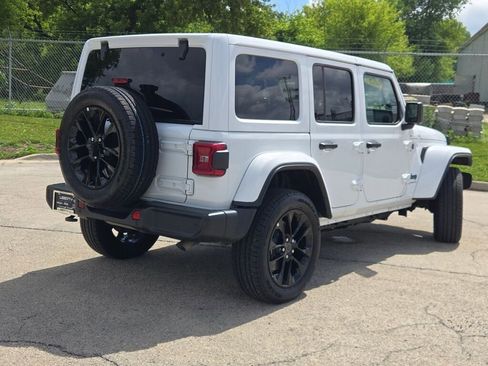 Used 2025 Jeep Wrangler Unlimited Sahara w/ Safety Group AWD/4WD image 10