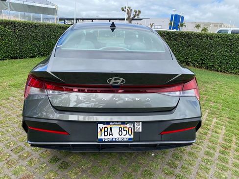 Used 2025 Hyundai Elantra SE image 6