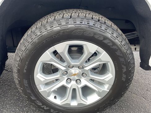 Used 2025 Chevrolet Silverado 1500 LTZ image 14