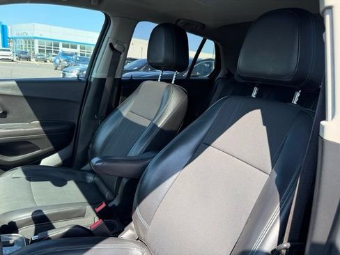 Used 2016 Chevrolet Trax LT w/ LT Sun and Sound Package AWD/4WD image 17