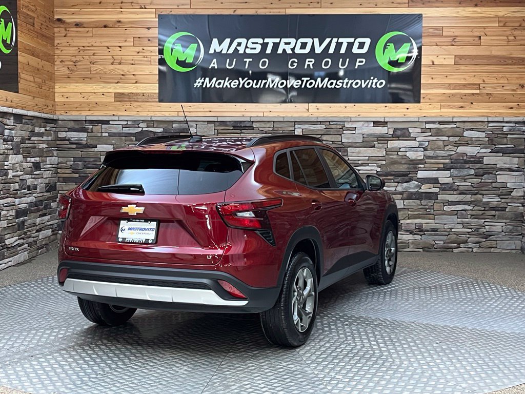 Used 2024 Chevrolet Trax LT w/ Driver Confidence Package FWD image 17