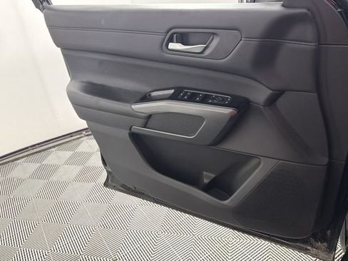 Used 2023 Nissan Pathfinder SL w/ Lighting Package (N92) FWD image 15