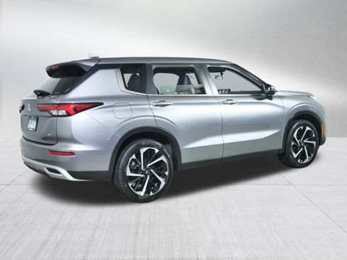 Used 2022 Mitsubishi Outlander SE image 7