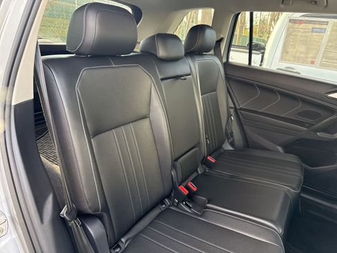 Used 2022 Volkswagen Tiguan SE image 16