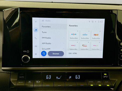 Used 2025 Toyota Camry SE image 14