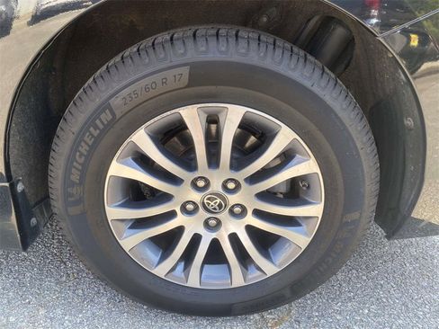 Used 2020 Toyota Sienna XLE image 8