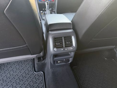 Used 2023 Volkswagen Tiguan SE R-Line image 32