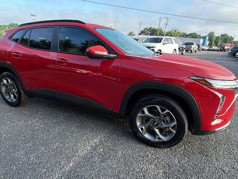 New 2026 Chevrolet Trax LT w/ Sunroof Package FWD image 6