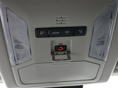 Used 2022 Toyota RAV4 LE image 16