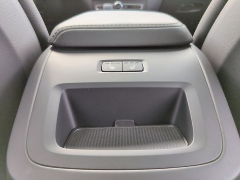 Used 2025 Volvo XC60 B5 Plus image 40