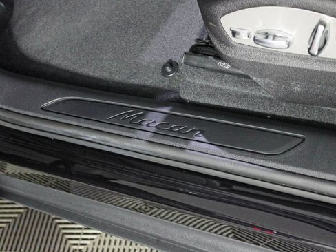 Certified 2026 Porsche Macan AWD/4WD image 18