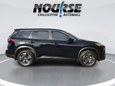 Used 2024 Nissan Rogue SV w/ SV Premium Package AWD/4WD image 9