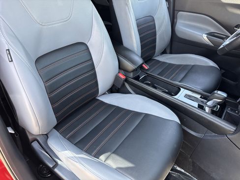 Used 2023 Nissan Kicks SR w/ SR Premium Package FWD image 9