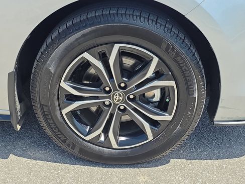 Used 2025 Toyota Sienna Platinum AWD/4WD image 29