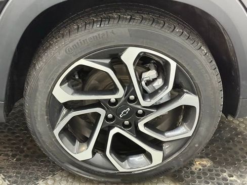 Certified 2025 Chevrolet Trax RS w/ Sunroof Package image 8