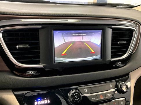 Used 2023 Chrysler Voyager LX image 20