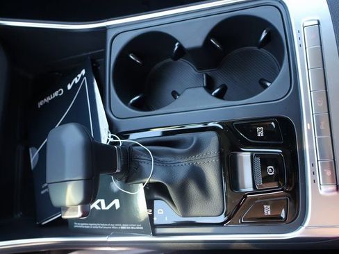 New 2026 Kia Carnival EX FWD image 32