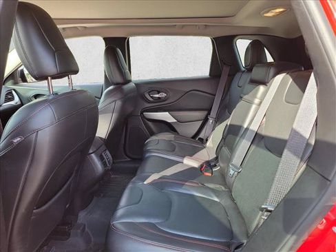 Used 2017 Jeep Cherokee Trailhawk AWD/4WD image 14