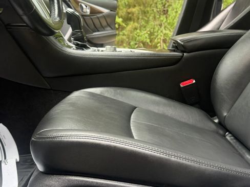 Used 2018 INFINITI Q50 Luxe w/ Essential Package (3.0T Luxe) AWD/4WD image 10