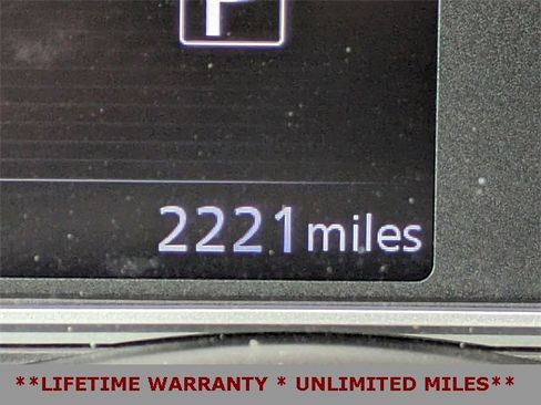 Used 2024 Nissan Versa SR w/ Trunk Package image 28