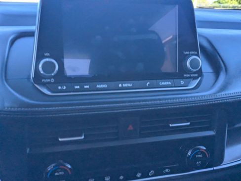 Certified 2025 Nissan Rogue SV FWD image 23