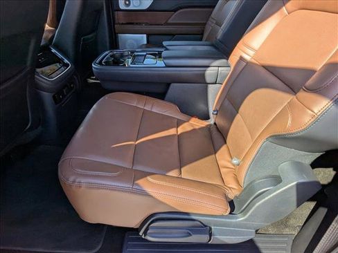 Used 2023 Lincoln Navigator L Reserve image 18