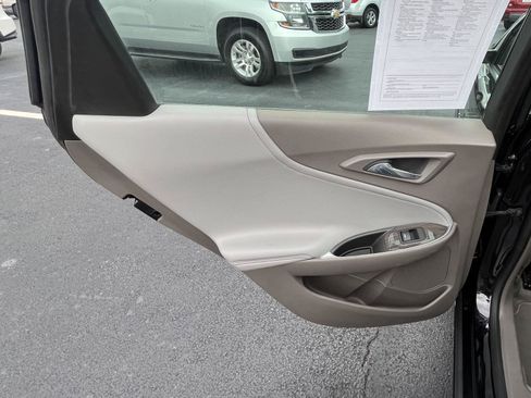 Used 2018 Chevrolet Malibu Premier w/ Premier Sun and Wheel Package FWD image 27