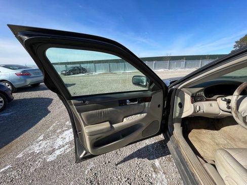 Used 1999 Cadillac Seville SLS w/ Personalization Pkg image 22